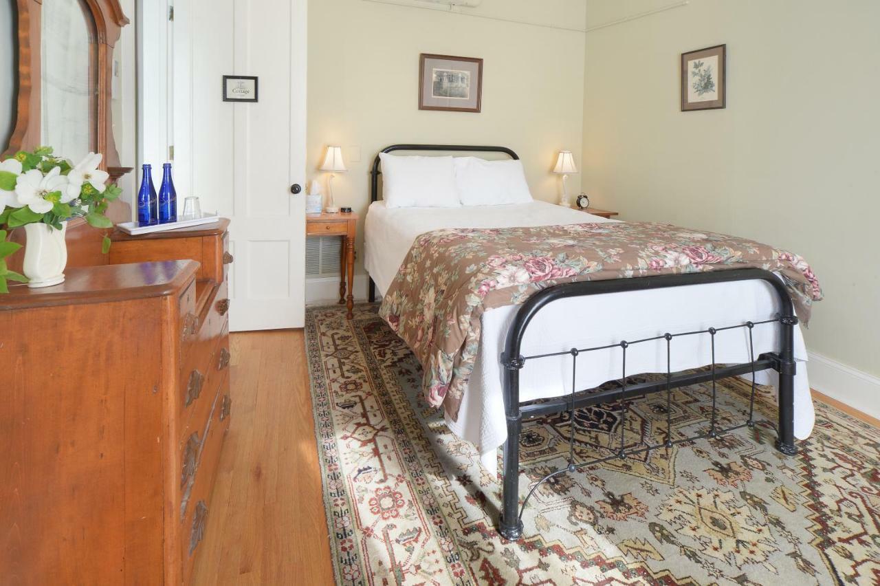 The Springwater Bed And Breakfast Saratoga Springs Exterior photo